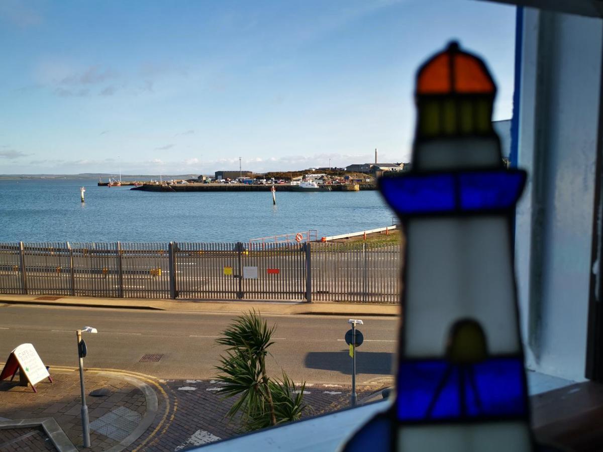 The Hut Wales - A Sea Front Inn Holyhead Zewnętrze zdjęcie