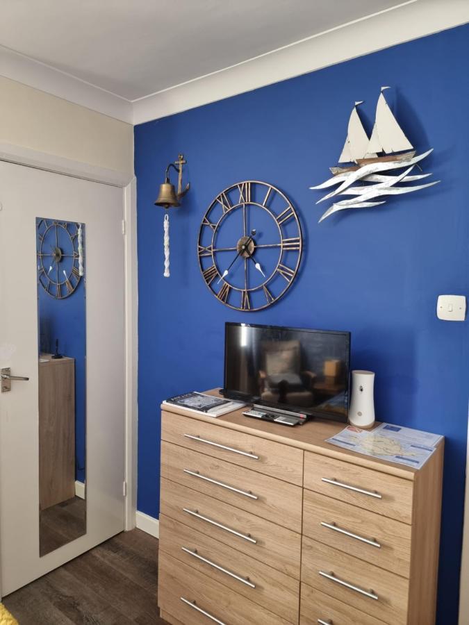 The Hut Wales - A Sea Front Inn Holyhead Zewnętrze zdjęcie