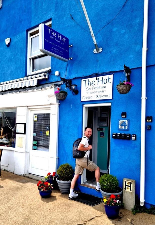 The Hut Wales - A Sea Front Inn Holyhead Zewnętrze zdjęcie