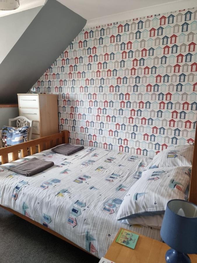 The Hut Wales - A Sea Front Inn Holyhead Zewnętrze zdjęcie