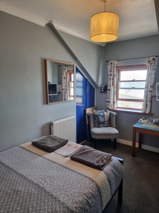 The Hut Wales - A Sea Front Inn Holyhead Zewnętrze zdjęcie